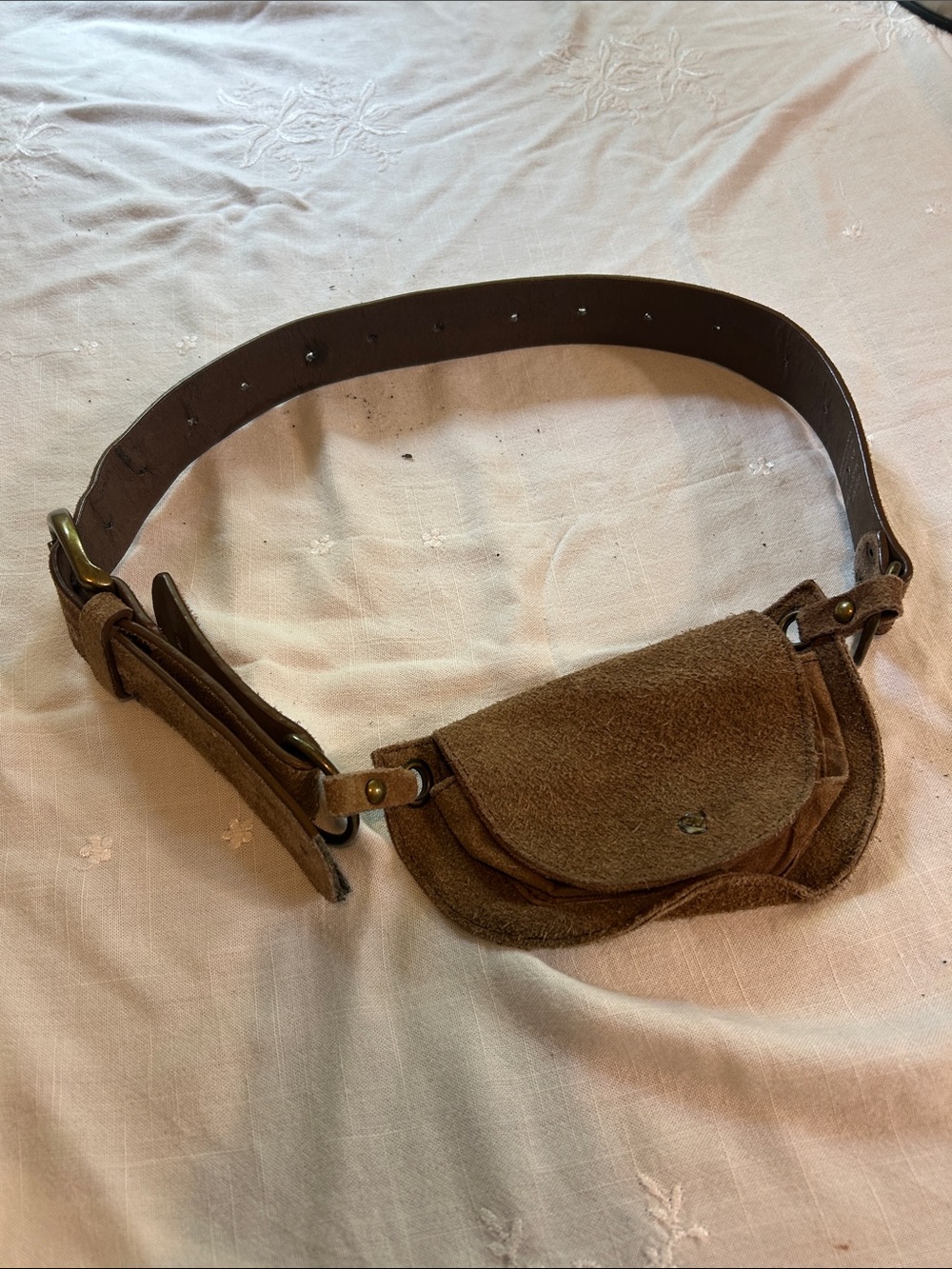 VINTAGE Brown Suede Leather Belt Bag
SIZE XXL